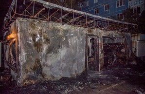 В Днепре сгорел киоск «Салтовского мясокомбината»