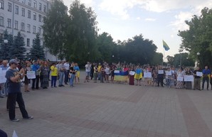 Останови капитуляции: Днепр присоединился к всеукраинской акции протеста (ФОТО)