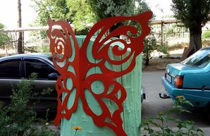 На одной из клумб Днепра «поселились» необычные бабочки (ФОТО)