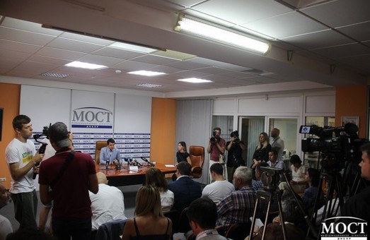 В Днепре представили кандидатов-мажоритарщиков от партии «Слуга Народа»