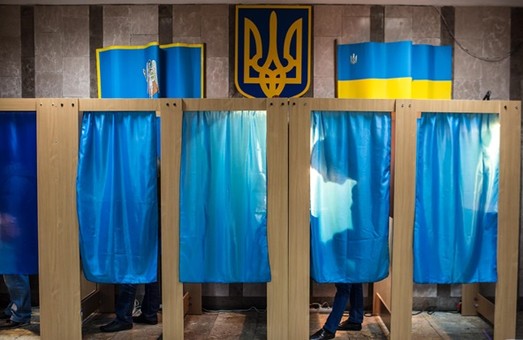 Под Днепром женщина пыталась «купить» голоса избирателей