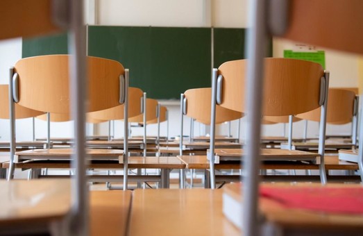 Учебный год в школах Днепра рекомендуют закончить 27 мая